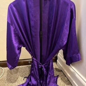 VICTORIA'S SECRET Purple Satin Kimono Robe small/medium